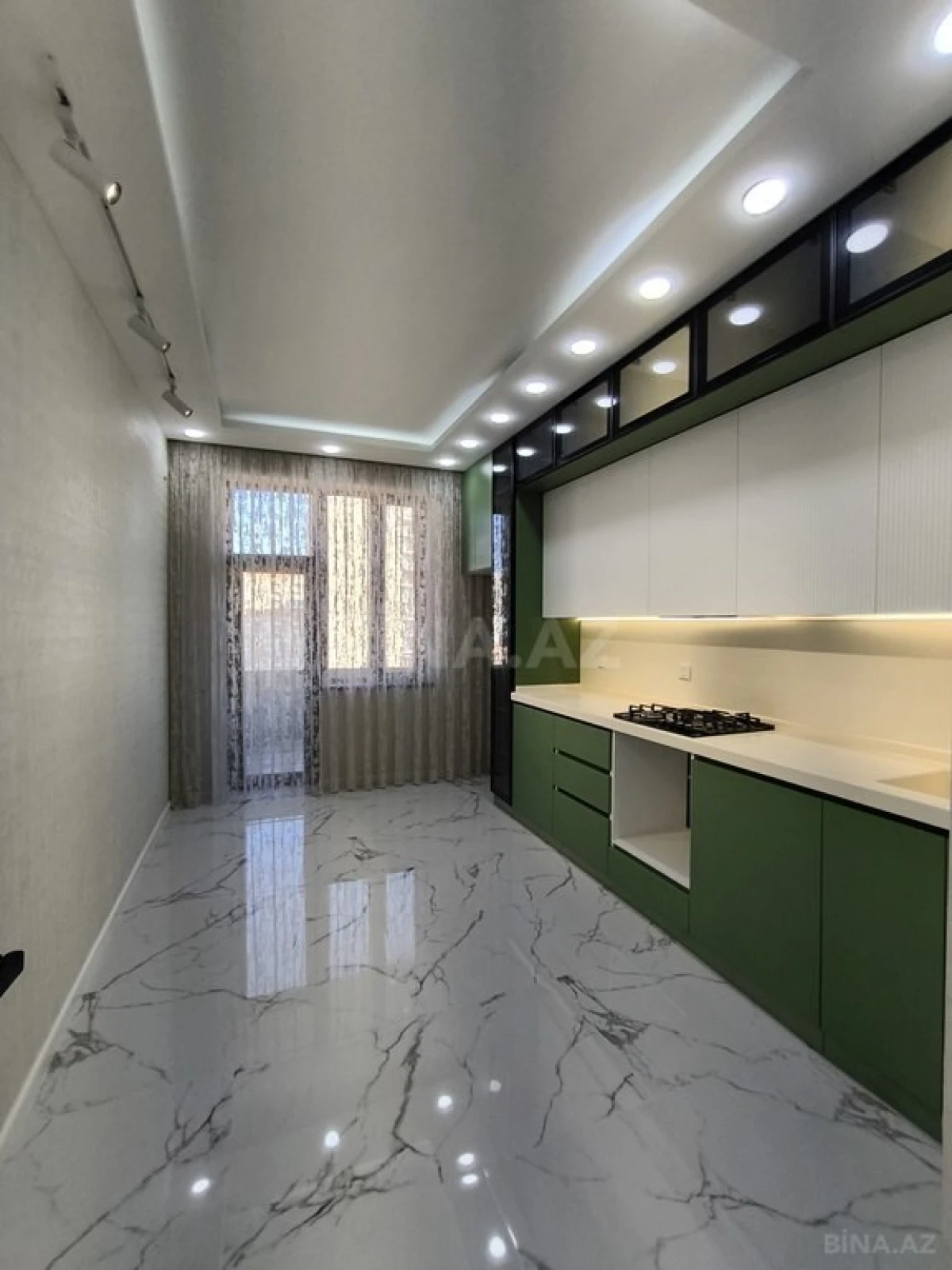 Satılır 3 otaqlı mənzil 130 m²