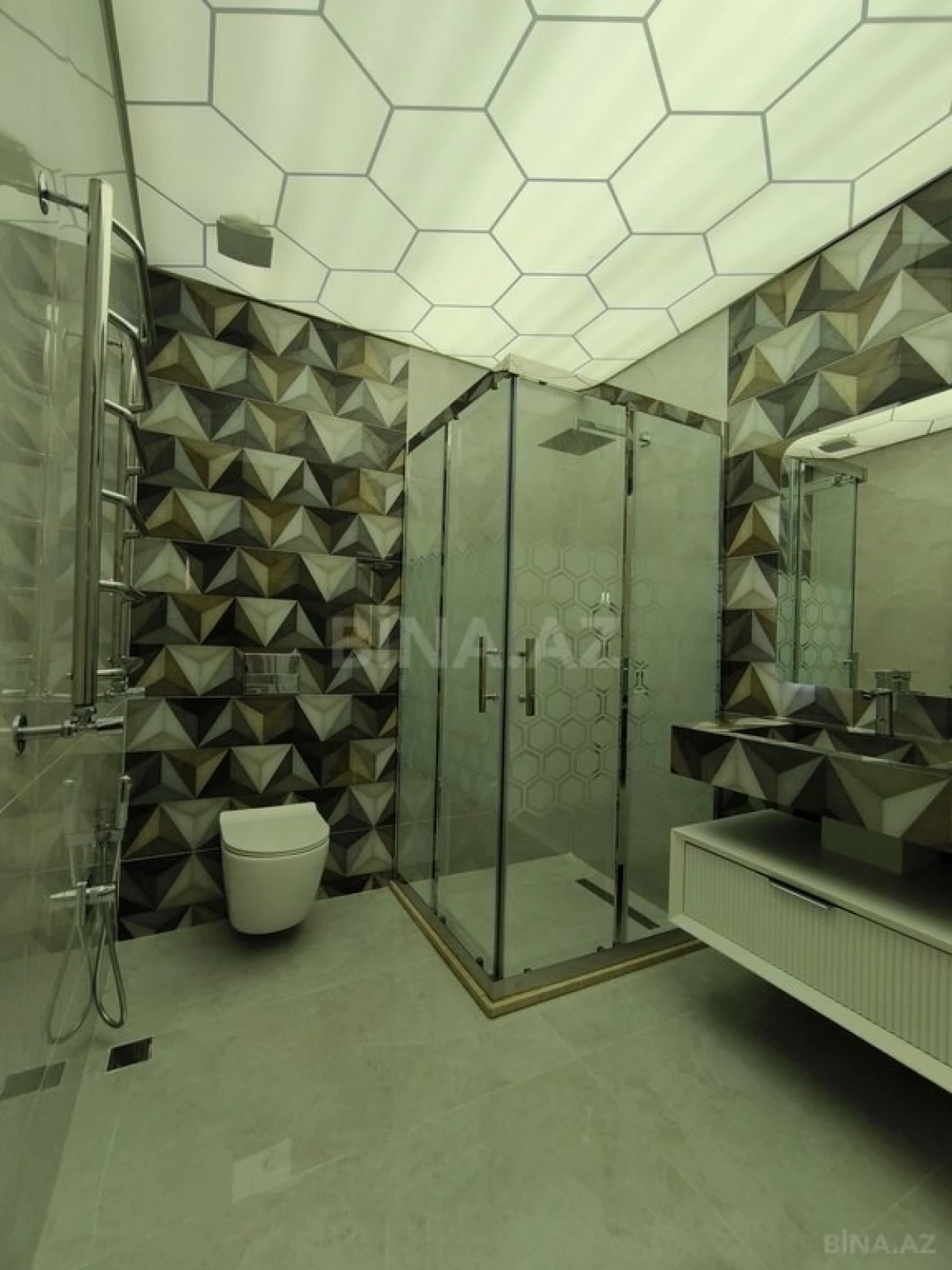 Satılır 3 otaqlı mənzil 130 m²