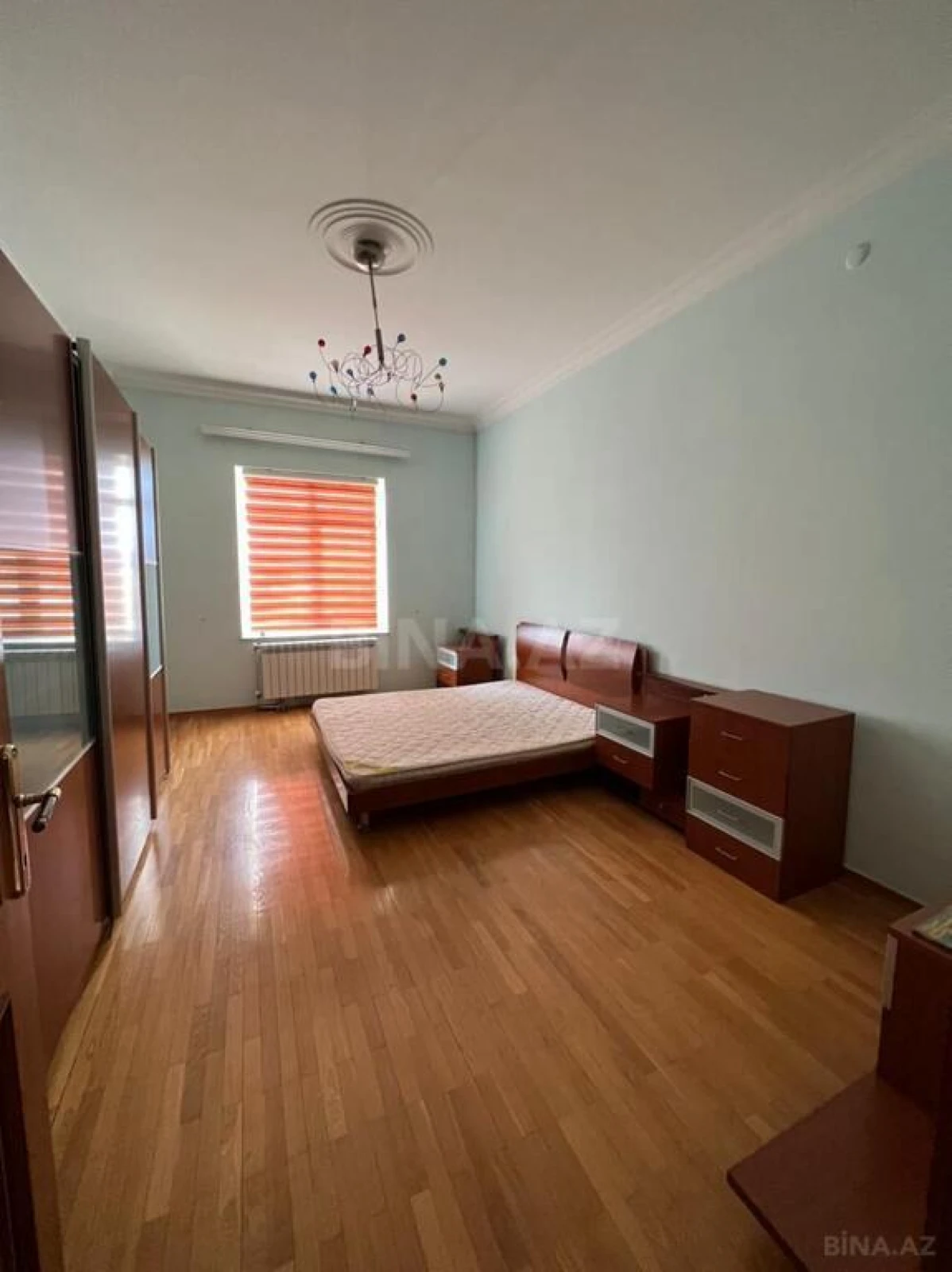 Satılır 4 otaqlı mənzil 210 m²
