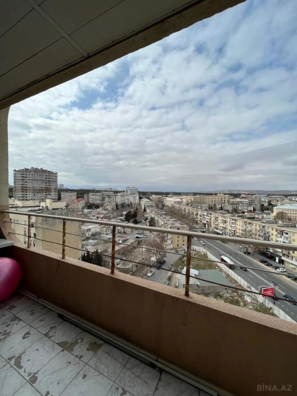 Satılır 4 otaqlı mənzil 210 m²