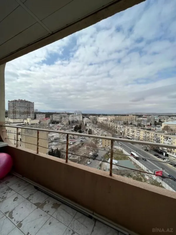 Satılır 4 otaqlı mənzil 210 m²