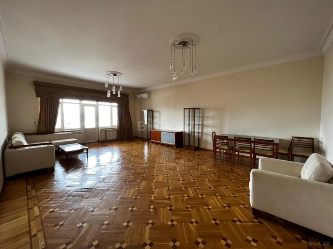 Satılır 4 otaqlı mənzil 210 m²