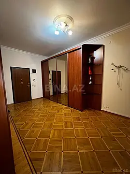 Satılır 4 otaqlı mənzil 210 m²