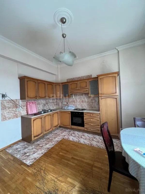 Satılır 4 otaqlı mənzil 210 m²