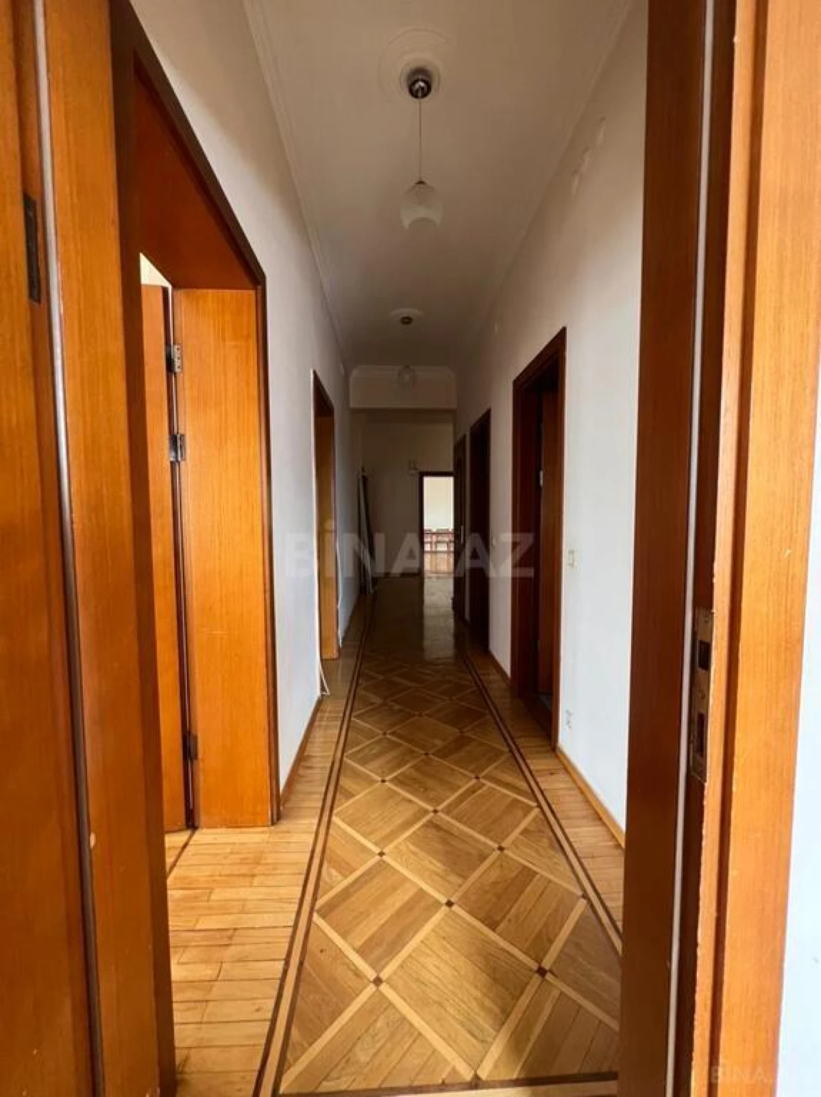 Satılır 4 otaqlı mənzil 210 m²