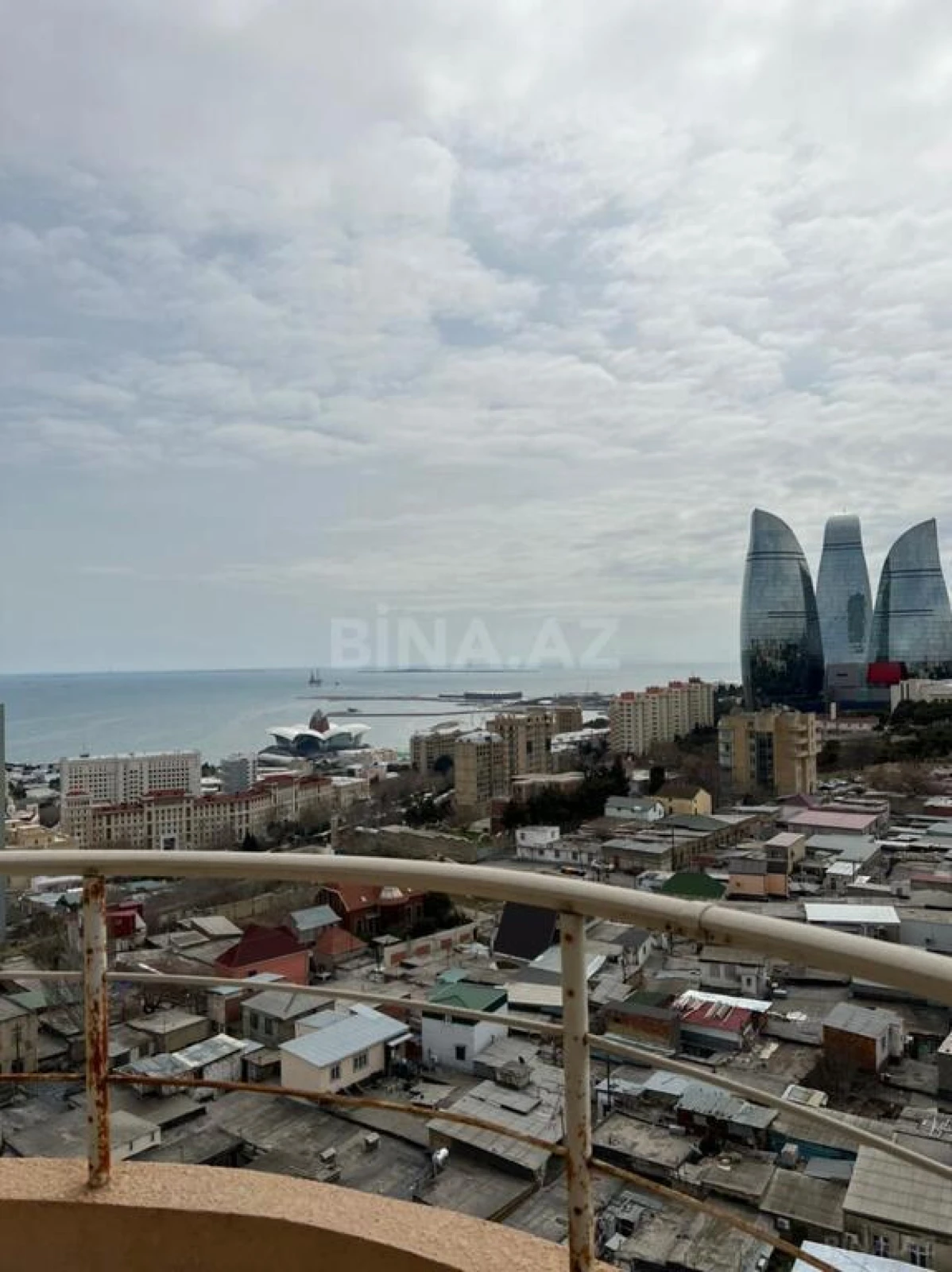 Satılır 4 otaqlı mənzil 210 m²