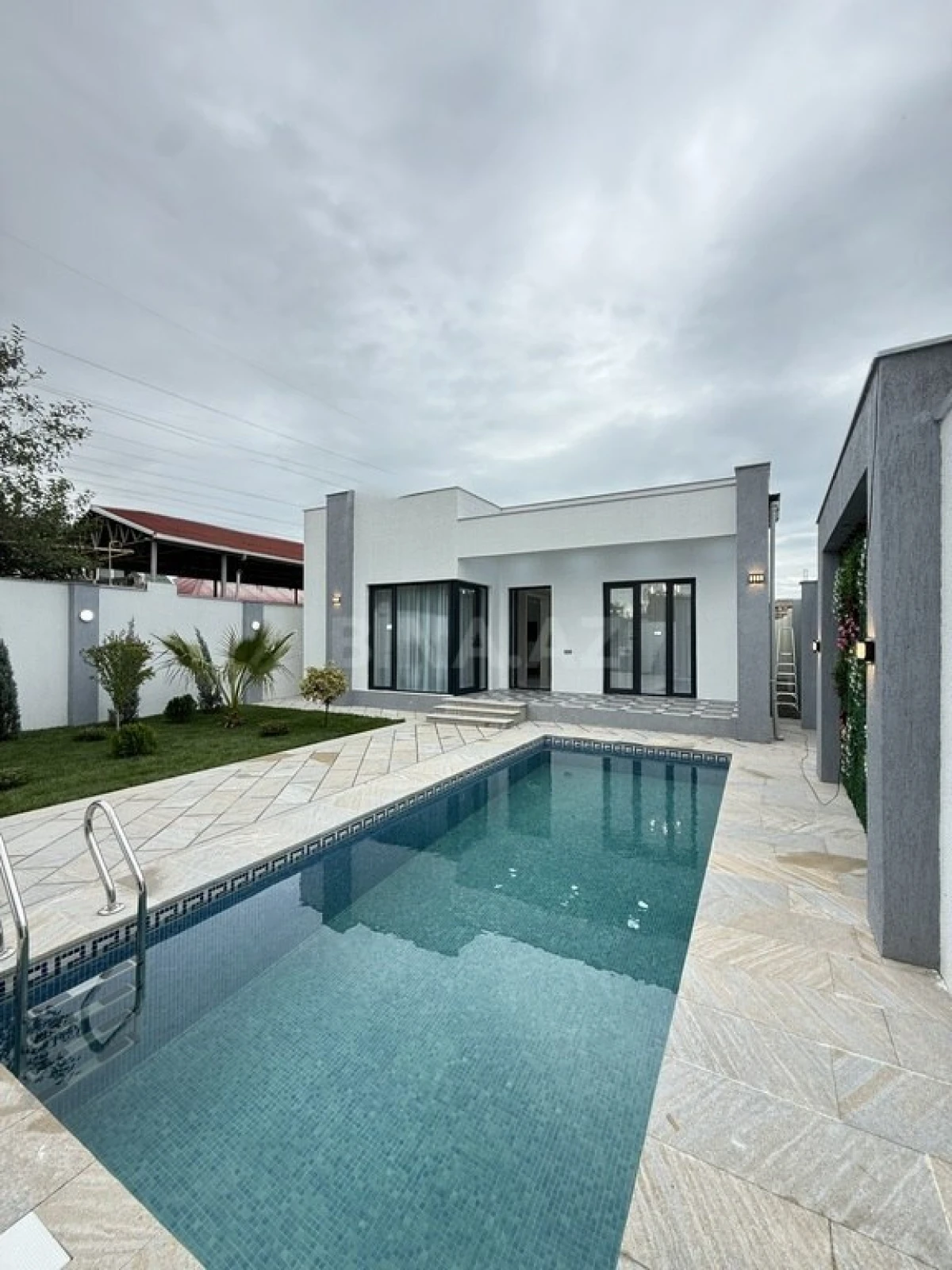 Satılır 4 otaqlı həyət evi 155 m²