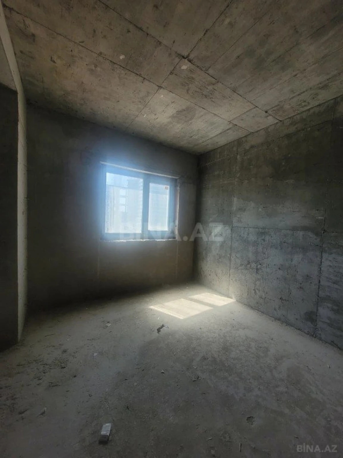 Satılır 4 otaqlı mənzil 185 m²