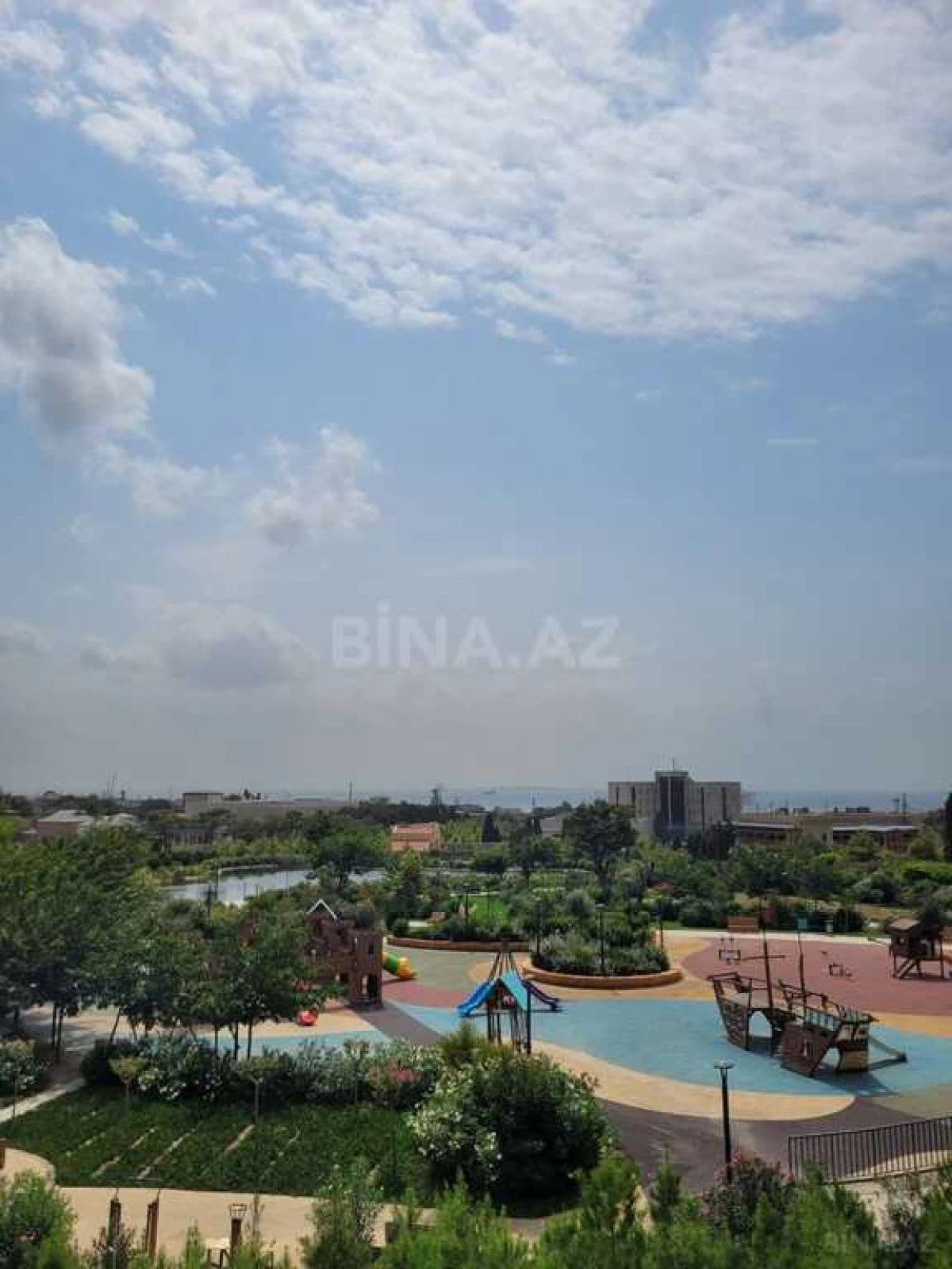 Satılır 4 otaqlı mənzil 185 m²