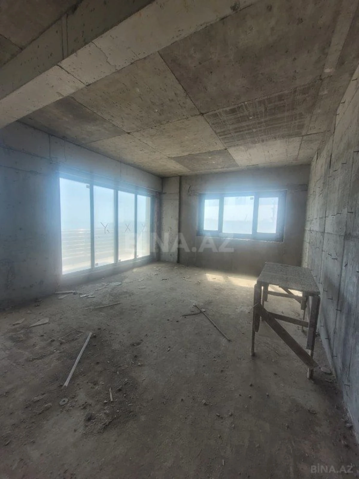 Satılır 4 otaqlı mənzil 185 m²