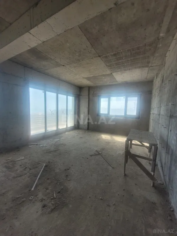 Satılır 4 otaqlı mənzil 185 m²