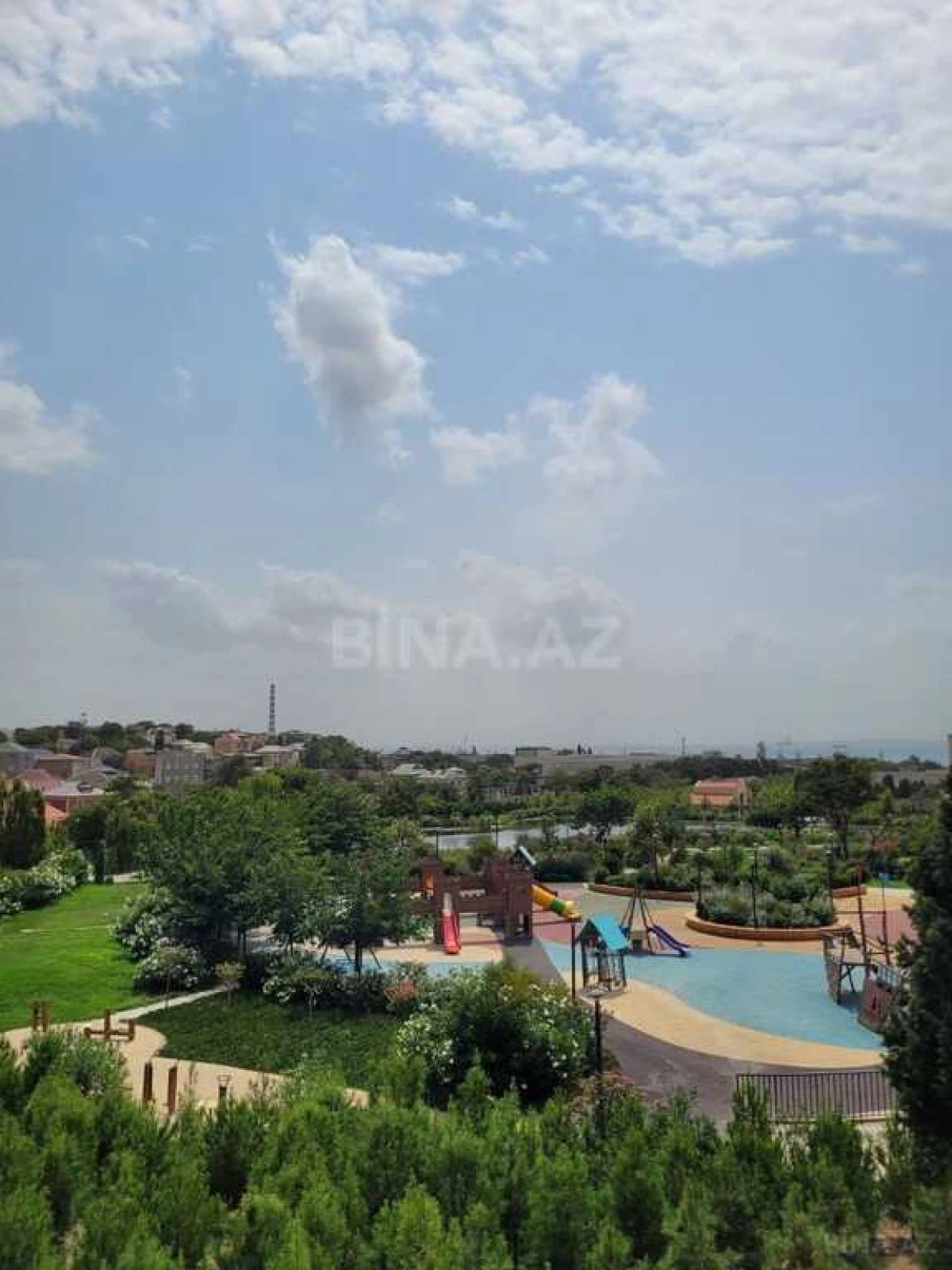 Satılır 4 otaqlı mənzil 185 m²