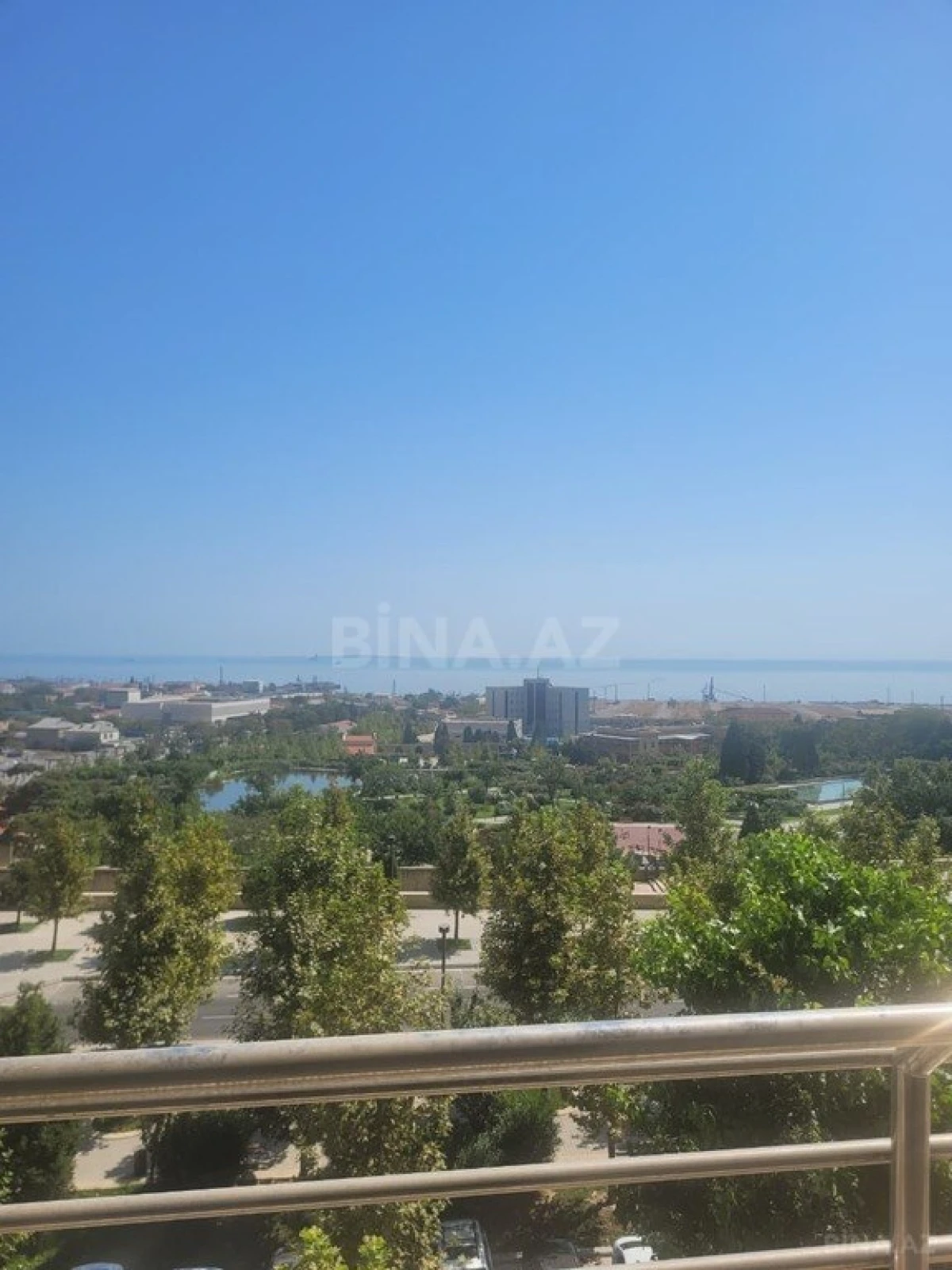 Satılır 4 otaqlı mənzil 185 m²