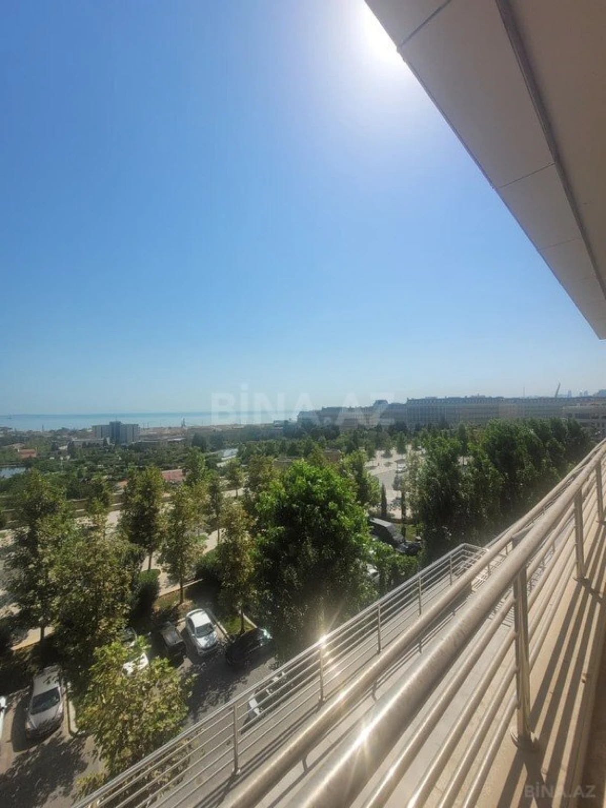 Satılır 4 otaqlı mənzil 185 m²