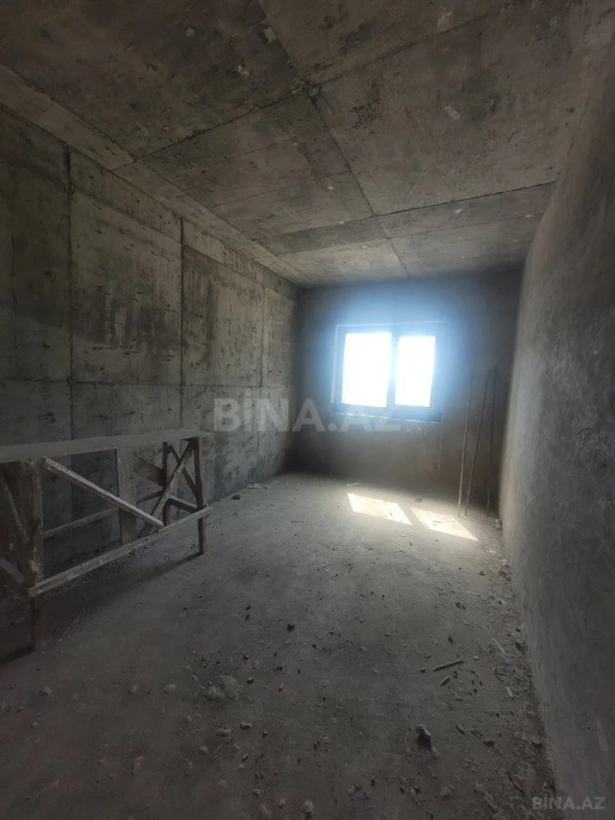 Satılır 4 otaqlı mənzil 185 m²