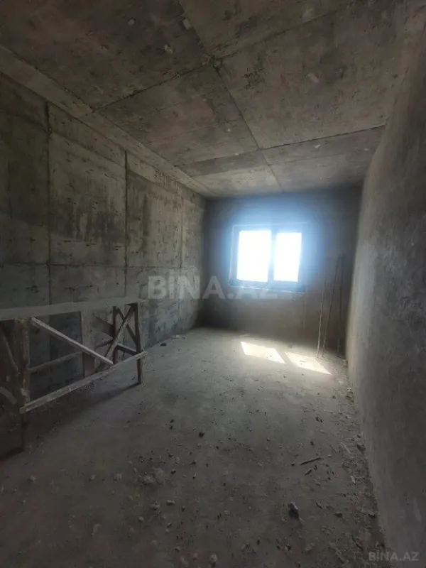 Satılır 4 otaqlı mənzil 185 m²