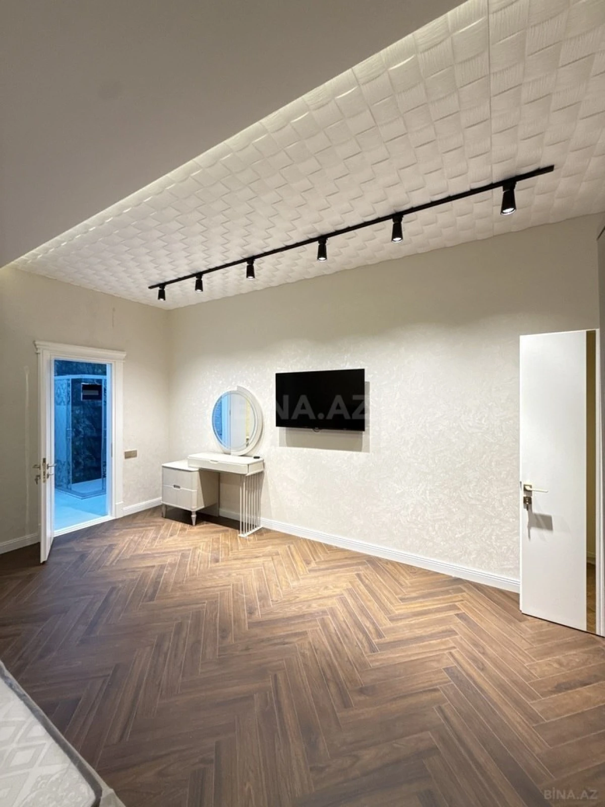 Satılır 6 otaqlı həyət evi 325 m²