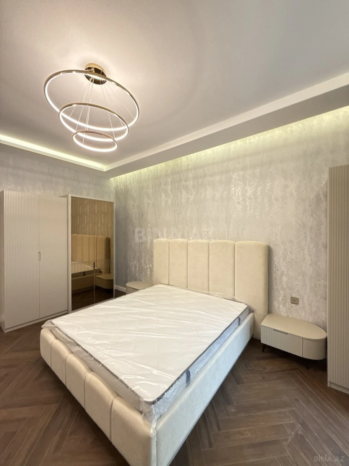 Satılır 6 otaqlı həyət evi 325 m²
