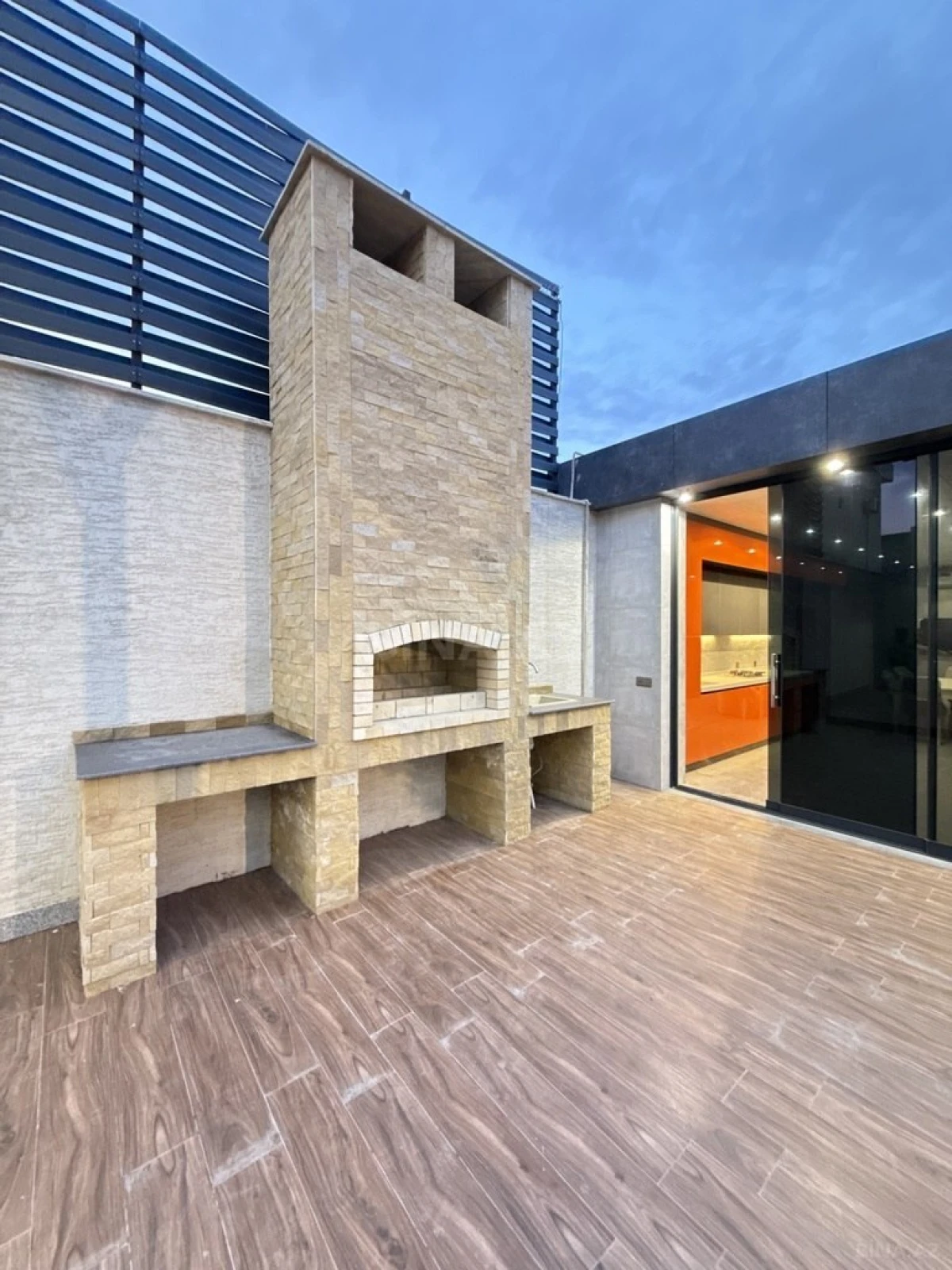 Satılır 6 otaqlı həyət evi 325 m²