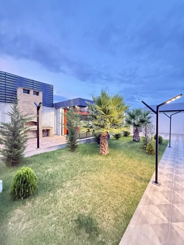 Satılır 6 otaqlı həyət evi 325 m²