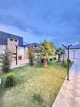 Satılır 6 otaqlı həyət evi 325 m²