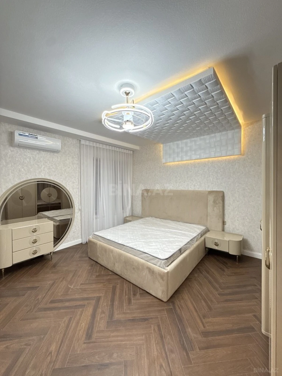 Satılır 6 otaqlı həyət evi 325 m²
