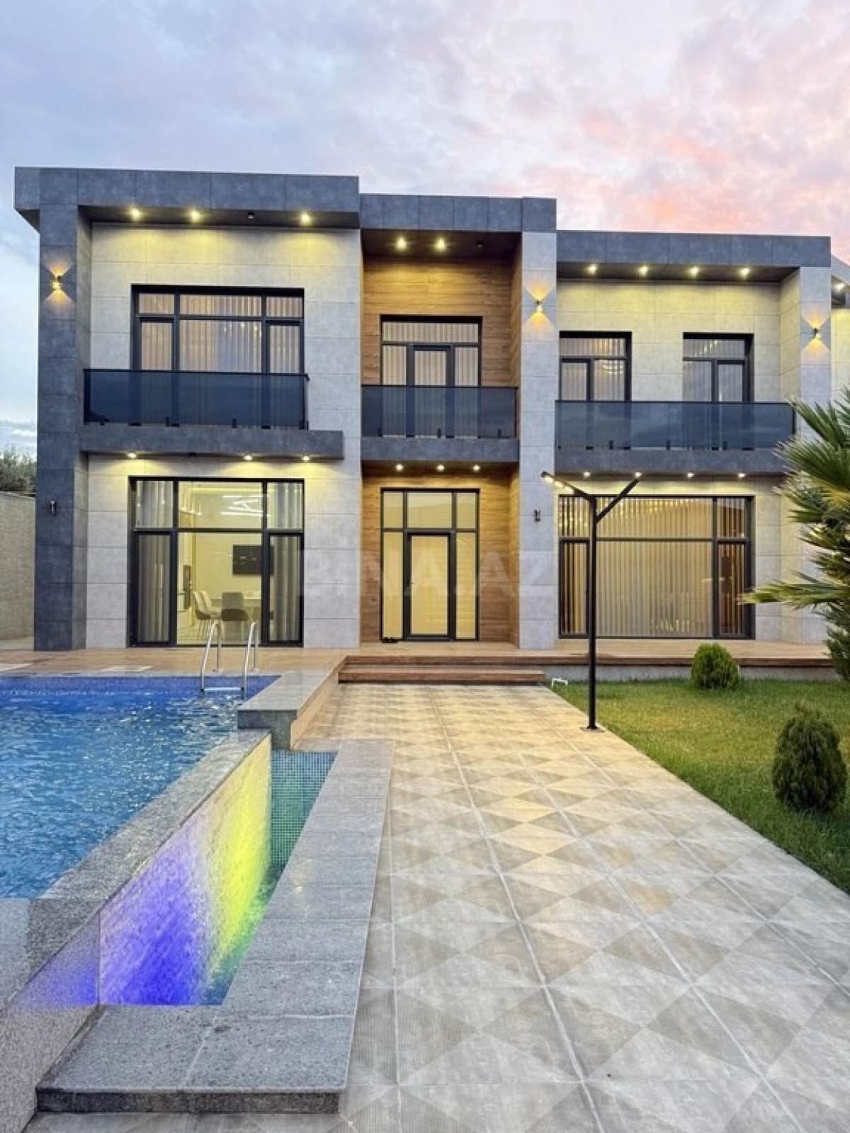 Satılır 6 otaqlı həyət evi 325 m²