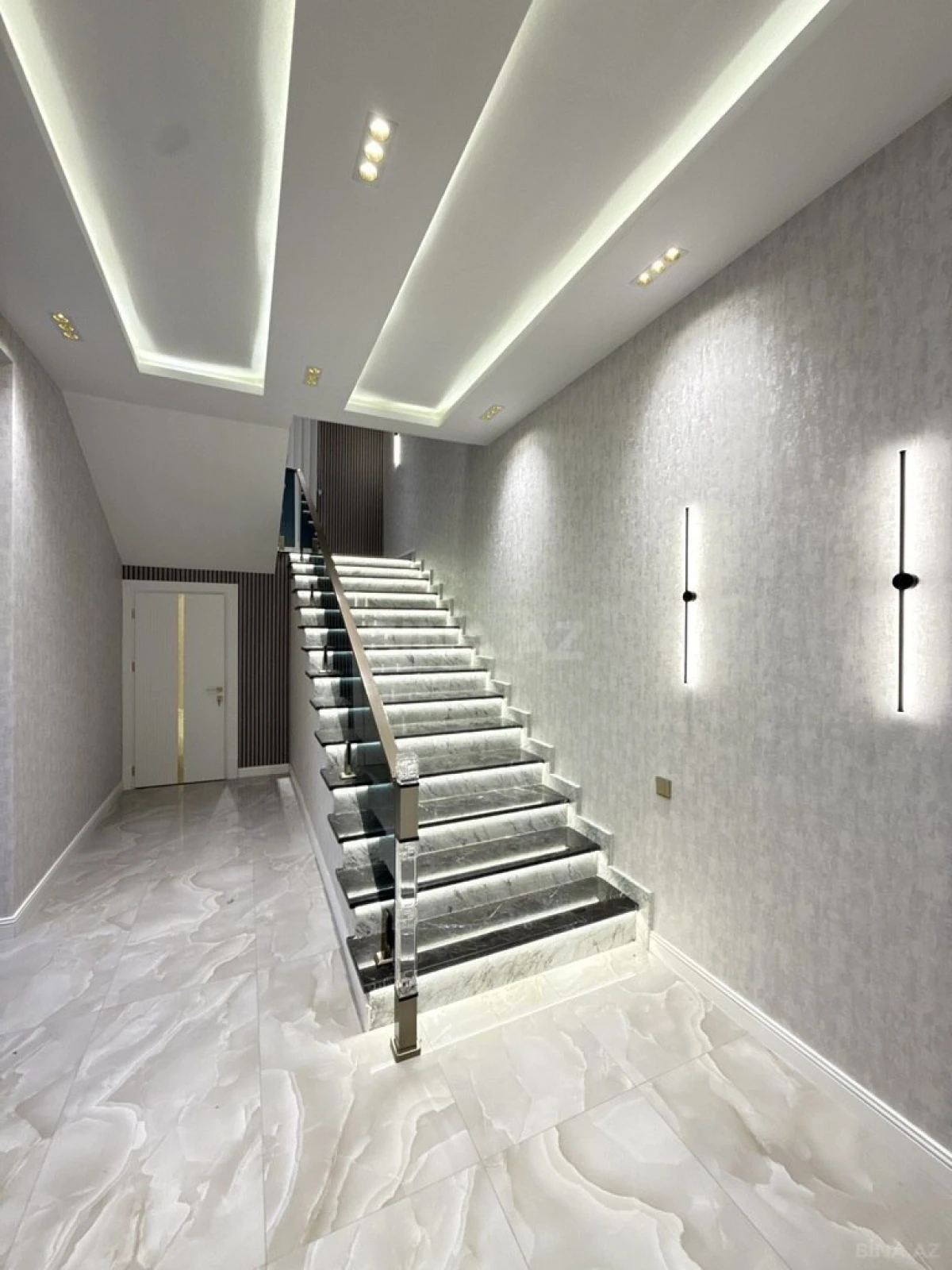 Satılır 6 otaqlı həyət evi 325 m²