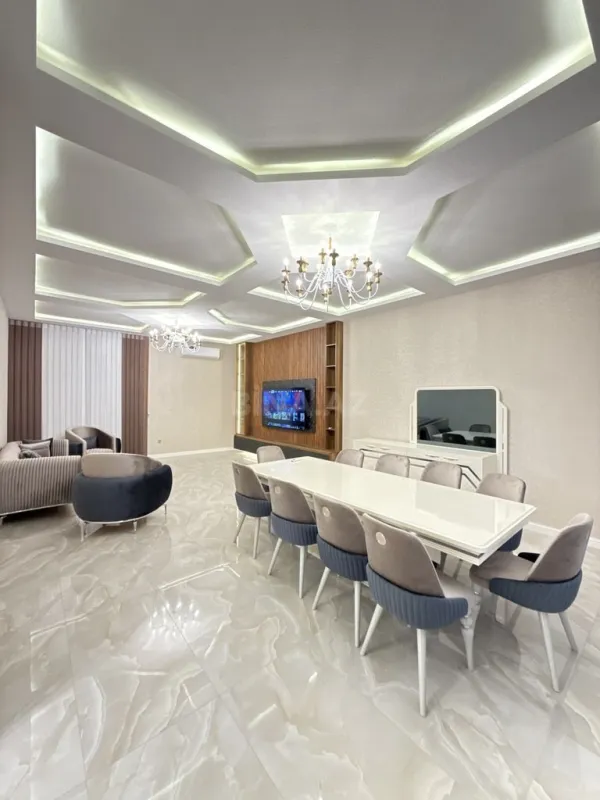 Satılır 6 otaqlı həyət evi 325 m²