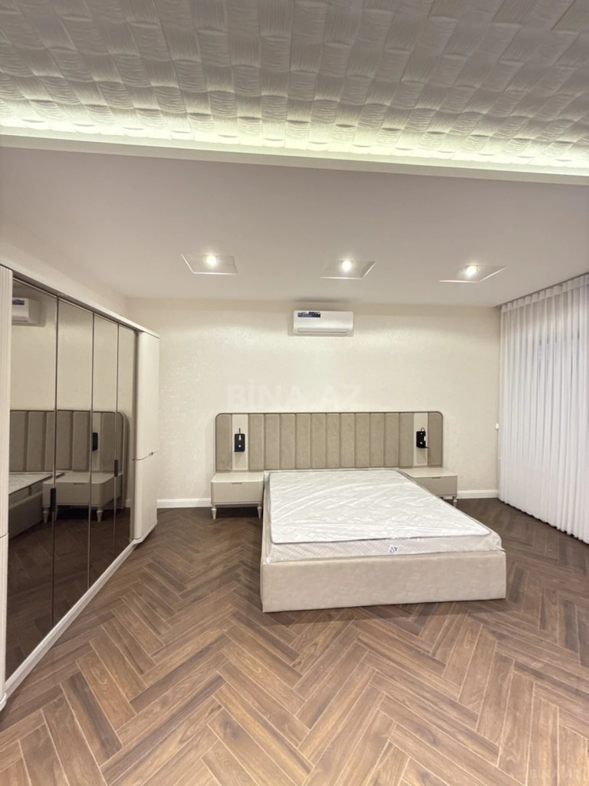 Satılır 6 otaqlı həyət evi 325 m²