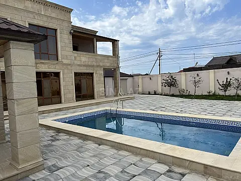 Satılır 5 otaqlı həyət evi 300 m²