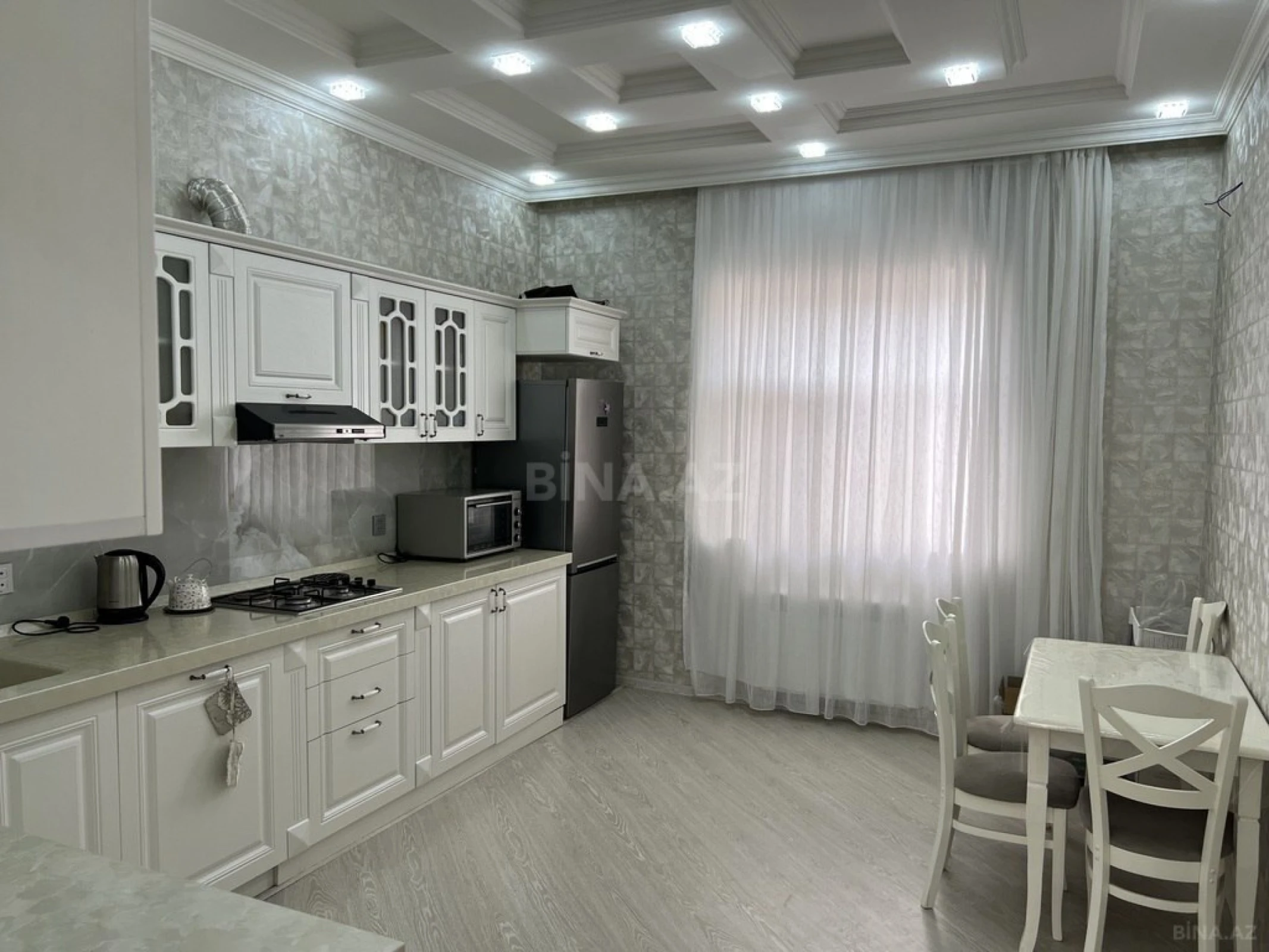Satılır 5 otaqlı həyət evi 300 m²