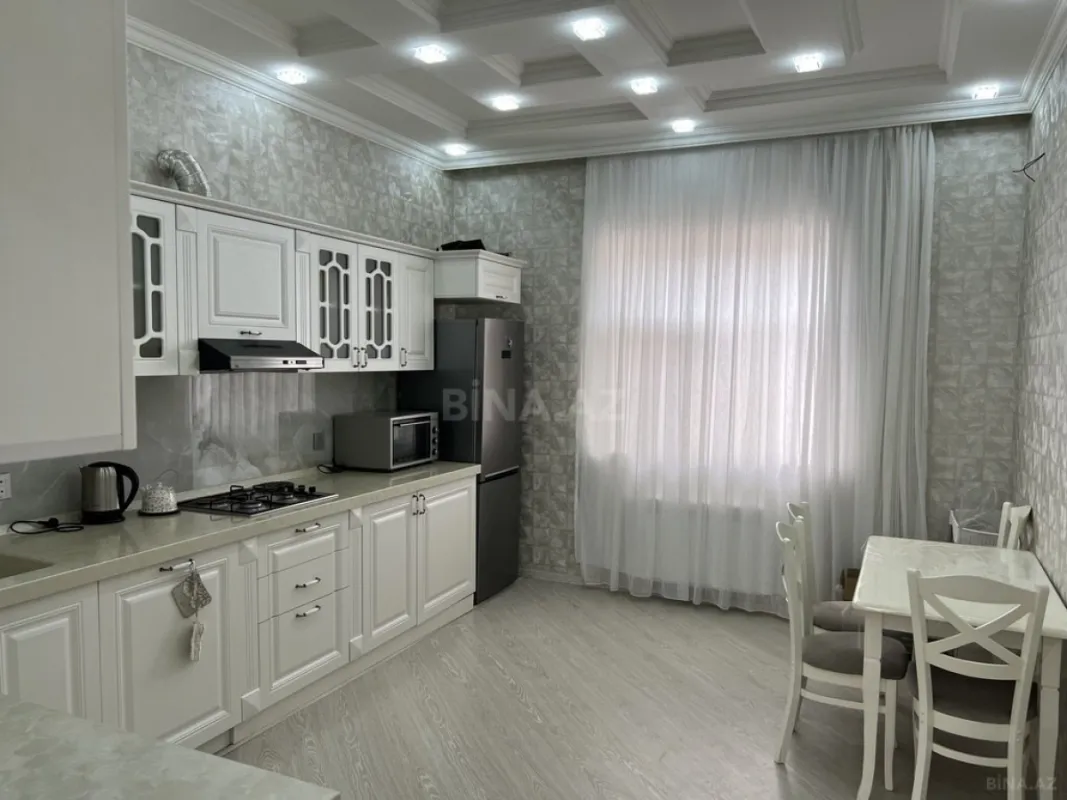 Satılır 5 otaqlı həyət evi 300 m²