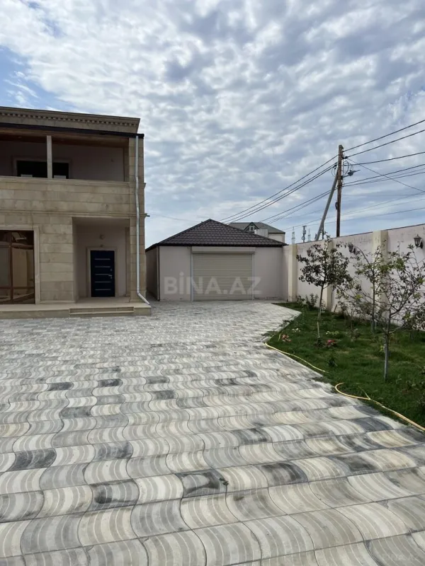 Satılır 5 otaqlı həyət evi 300 m²