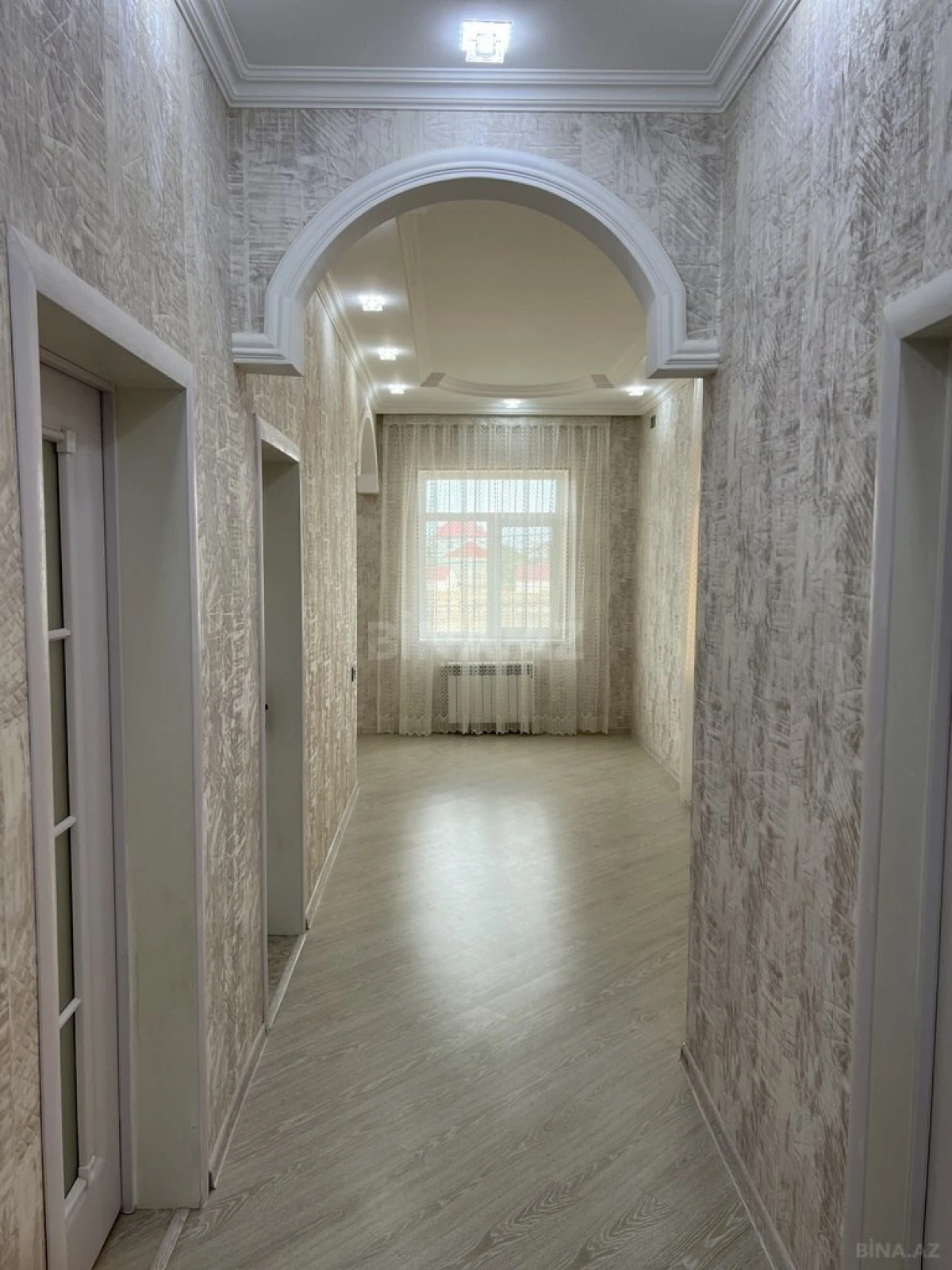 Satılır 5 otaqlı həyət evi 300 m²