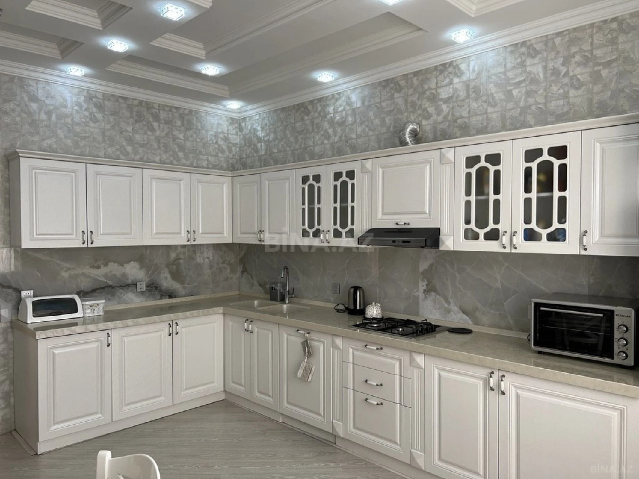 Satılır 5 otaqlı həyət evi 300 m²