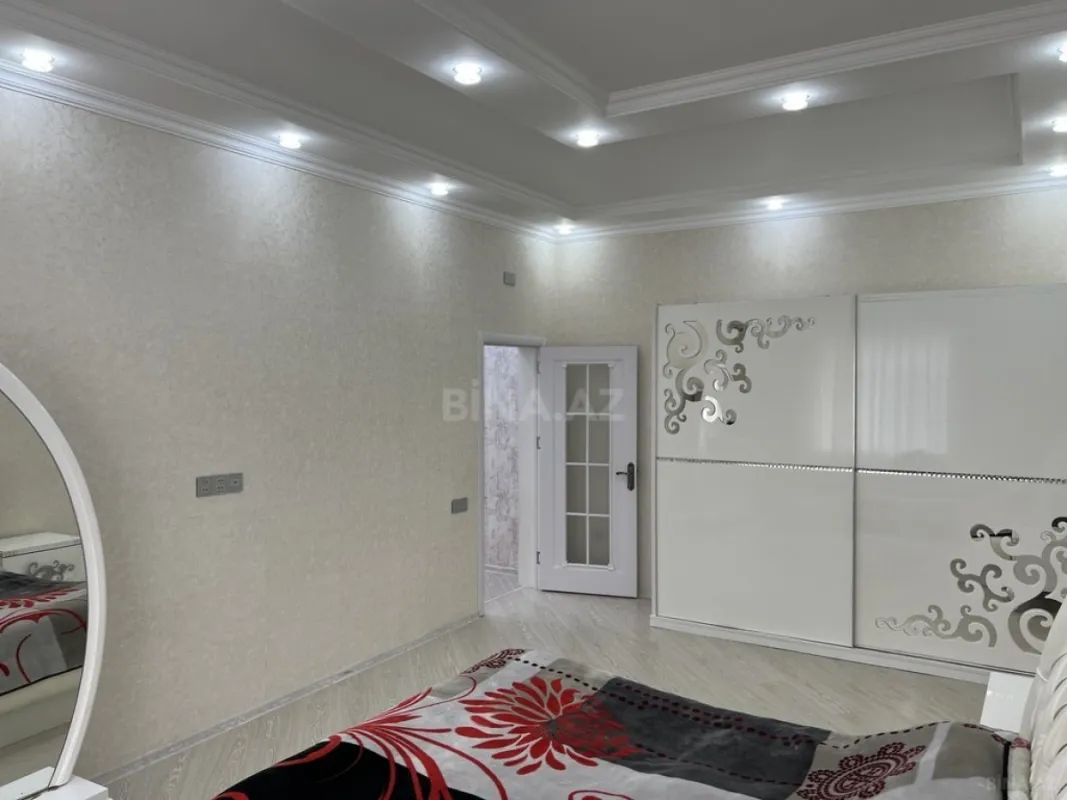 Satılır 5 otaqlı həyət evi 300 m²