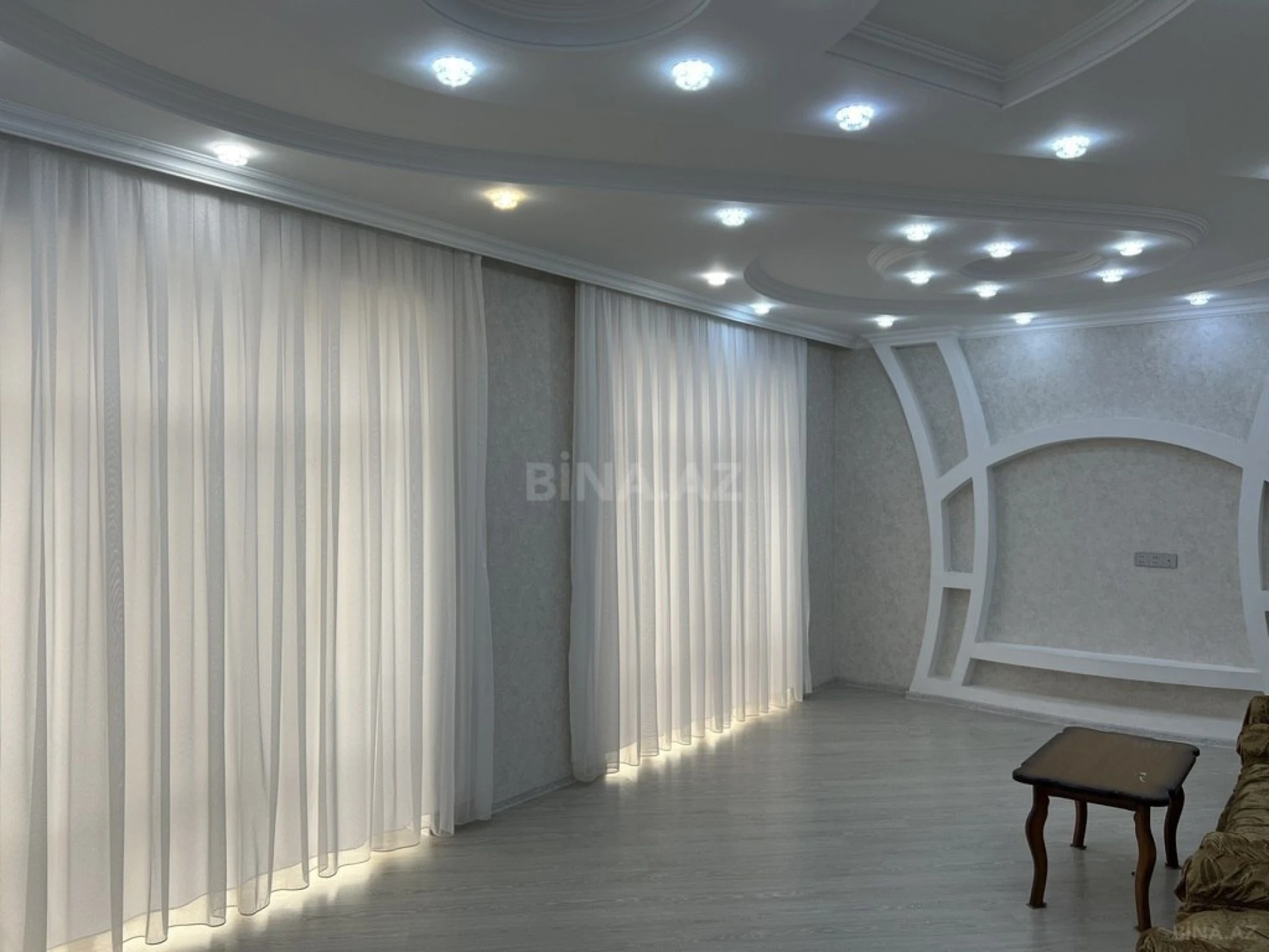 Satılır 5 otaqlı həyət evi 300 m²
