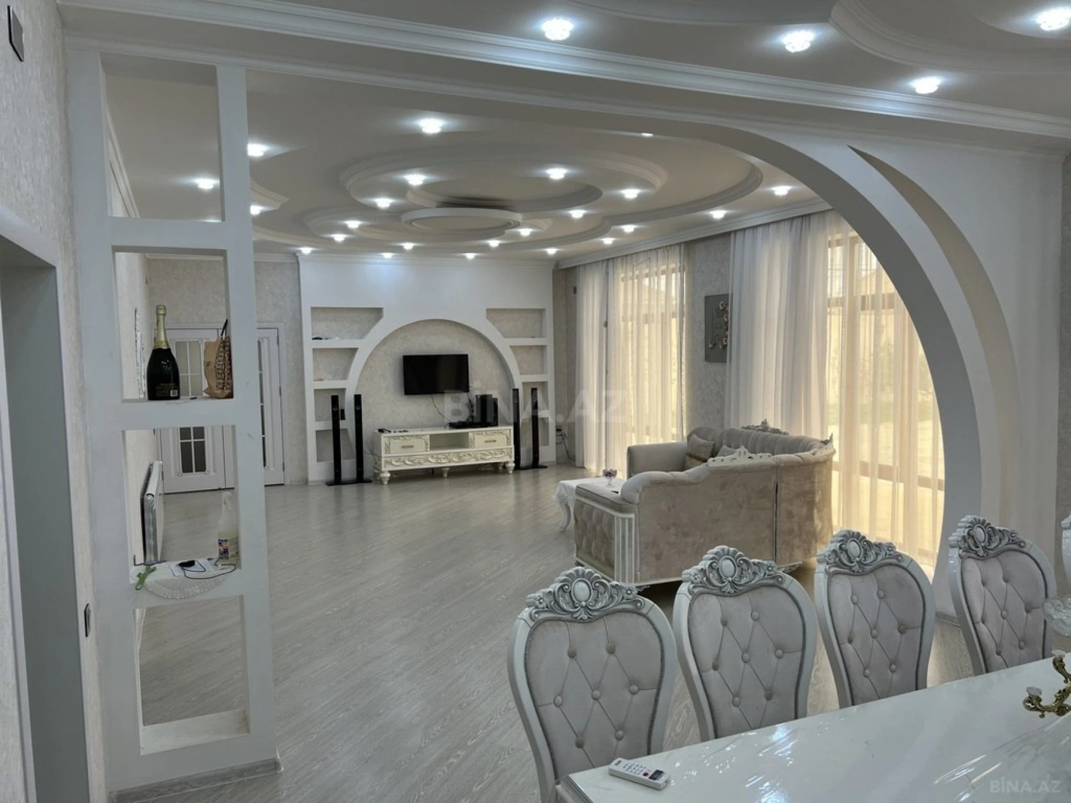 Satılır 5 otaqlı həyət evi 300 m²