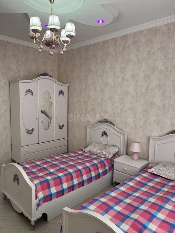 Satılır 5 otaqlı həyət evi 300 m²