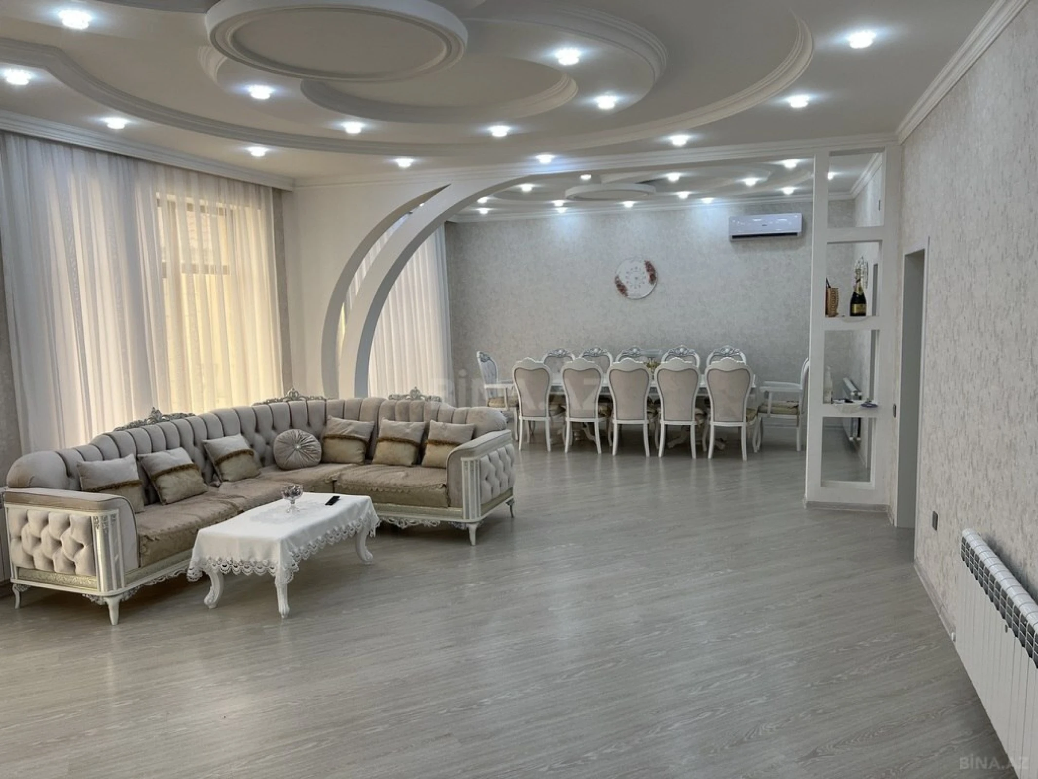 Satılır 5 otaqlı həyət evi 300 m²