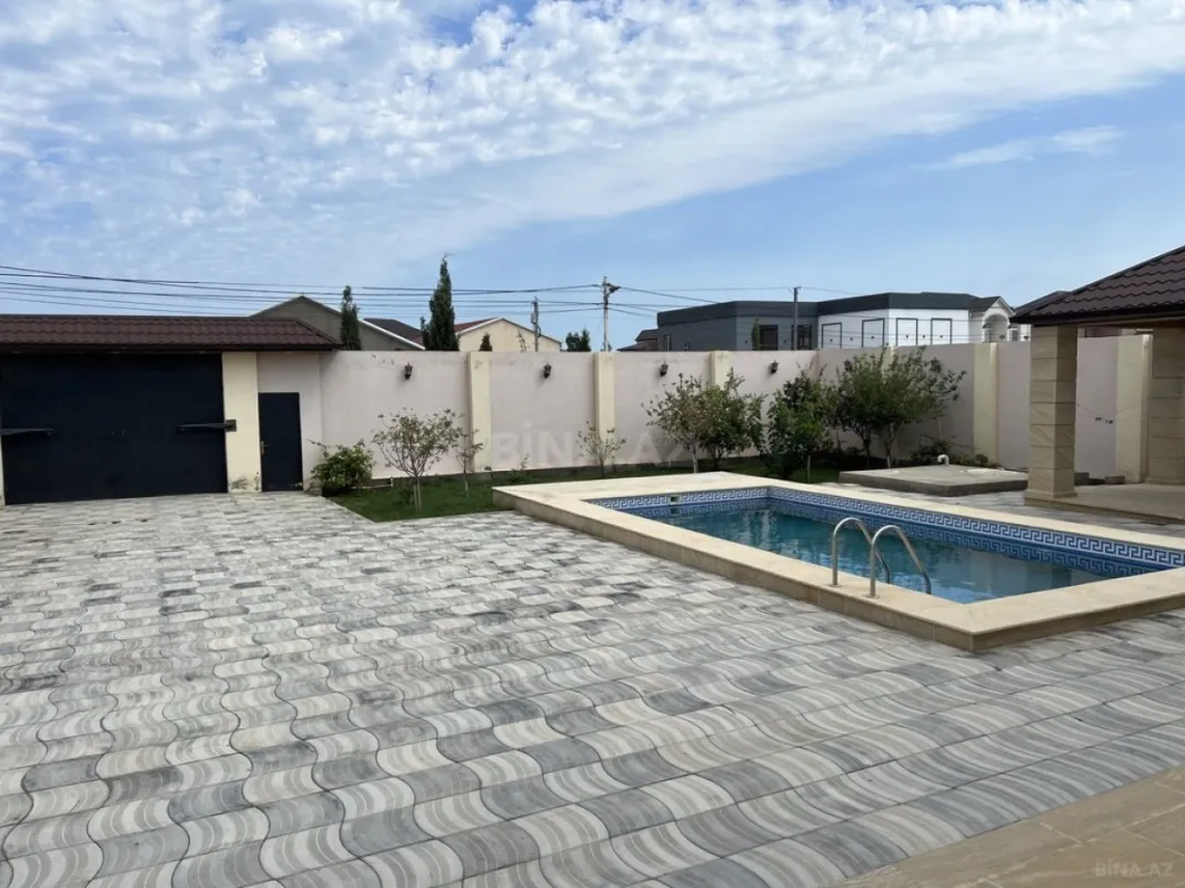 Satılır 5 otaqlı həyət evi 300 m²