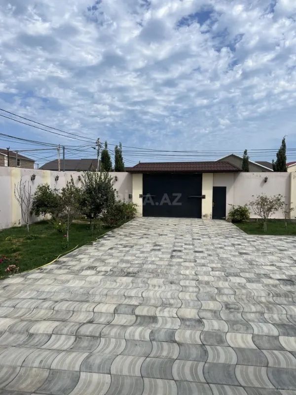 Satılır 5 otaqlı həyət evi 300 m²
