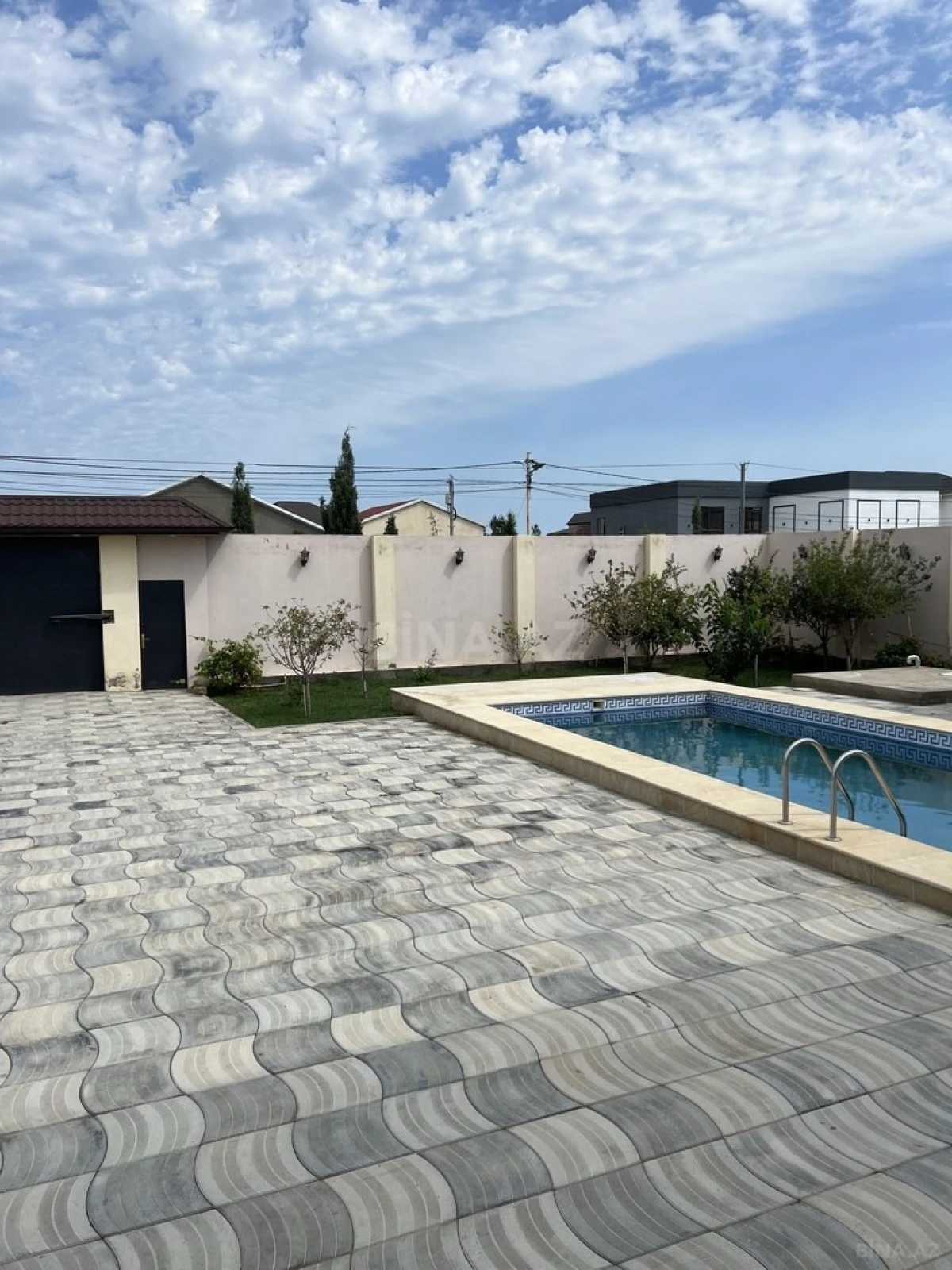 Satılır 5 otaqlı həyət evi 300 m²