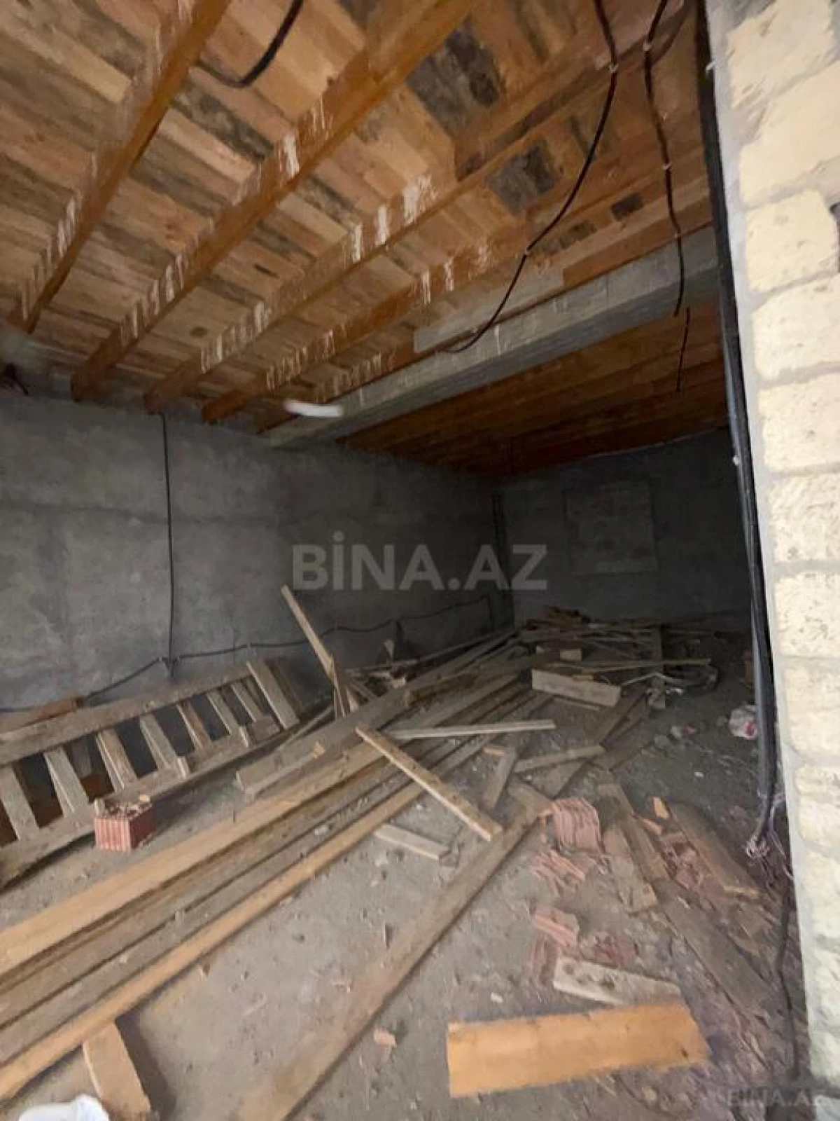 Satılır 5 otaqlı həyət evi 280 m²