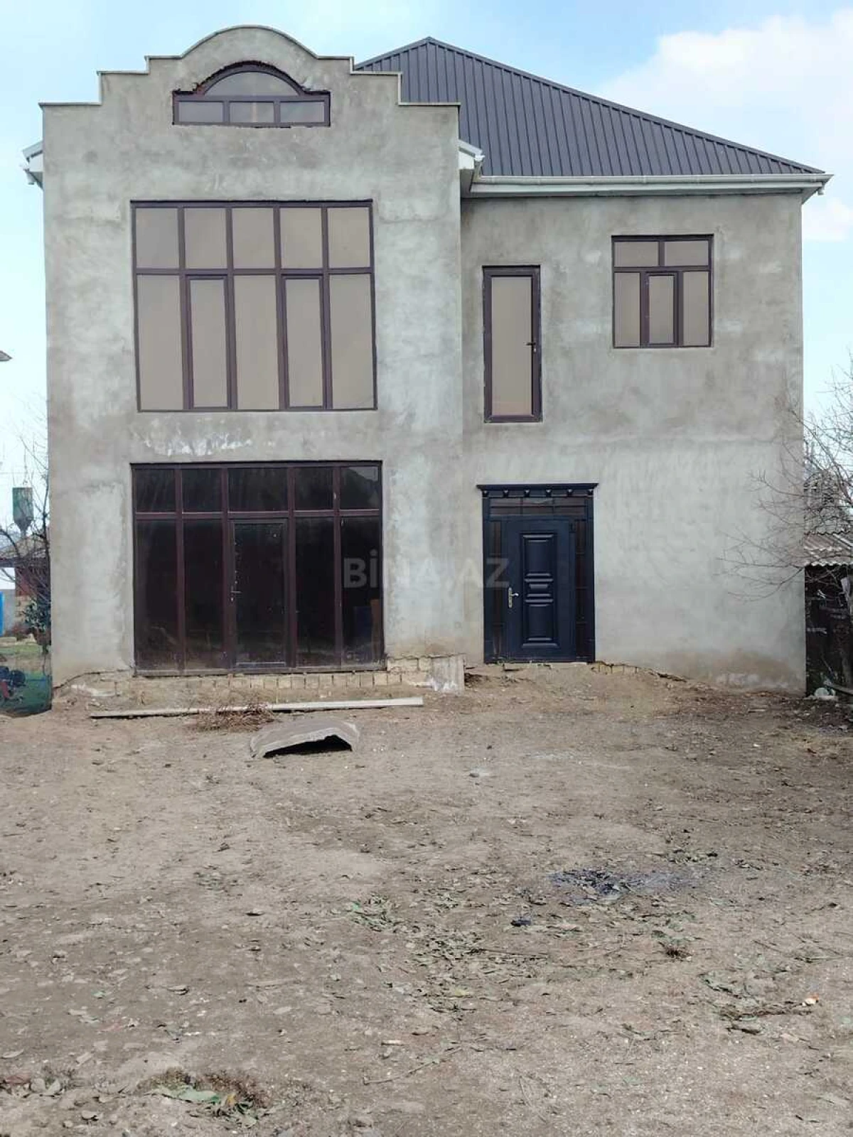 Satılır 5 otaqlı həyət evi 280 m²