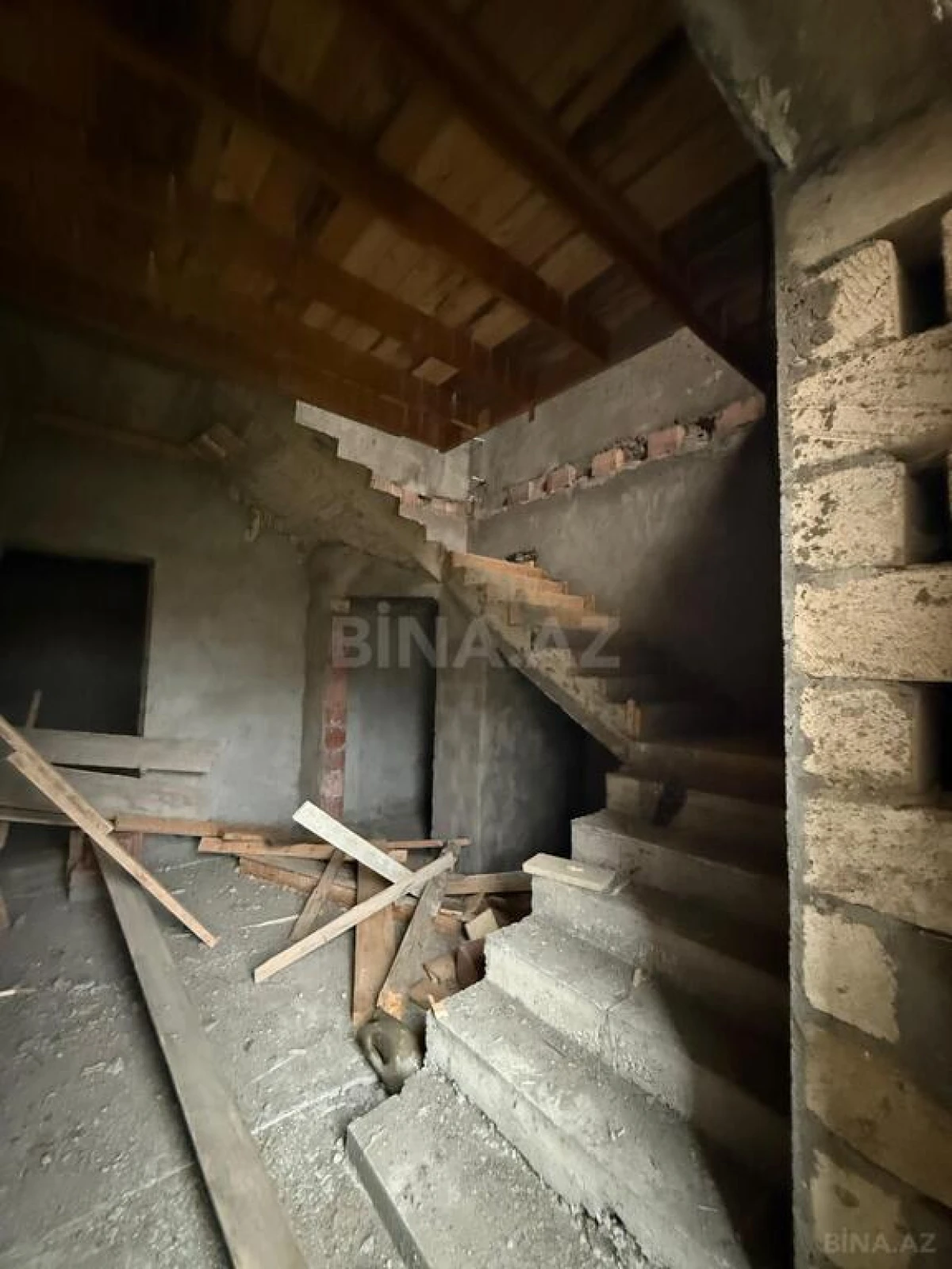 Satılır 5 otaqlı həyət evi 280 m²