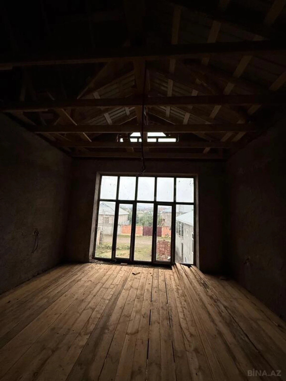 Satılır 5 otaqlı həyət evi 280 m²