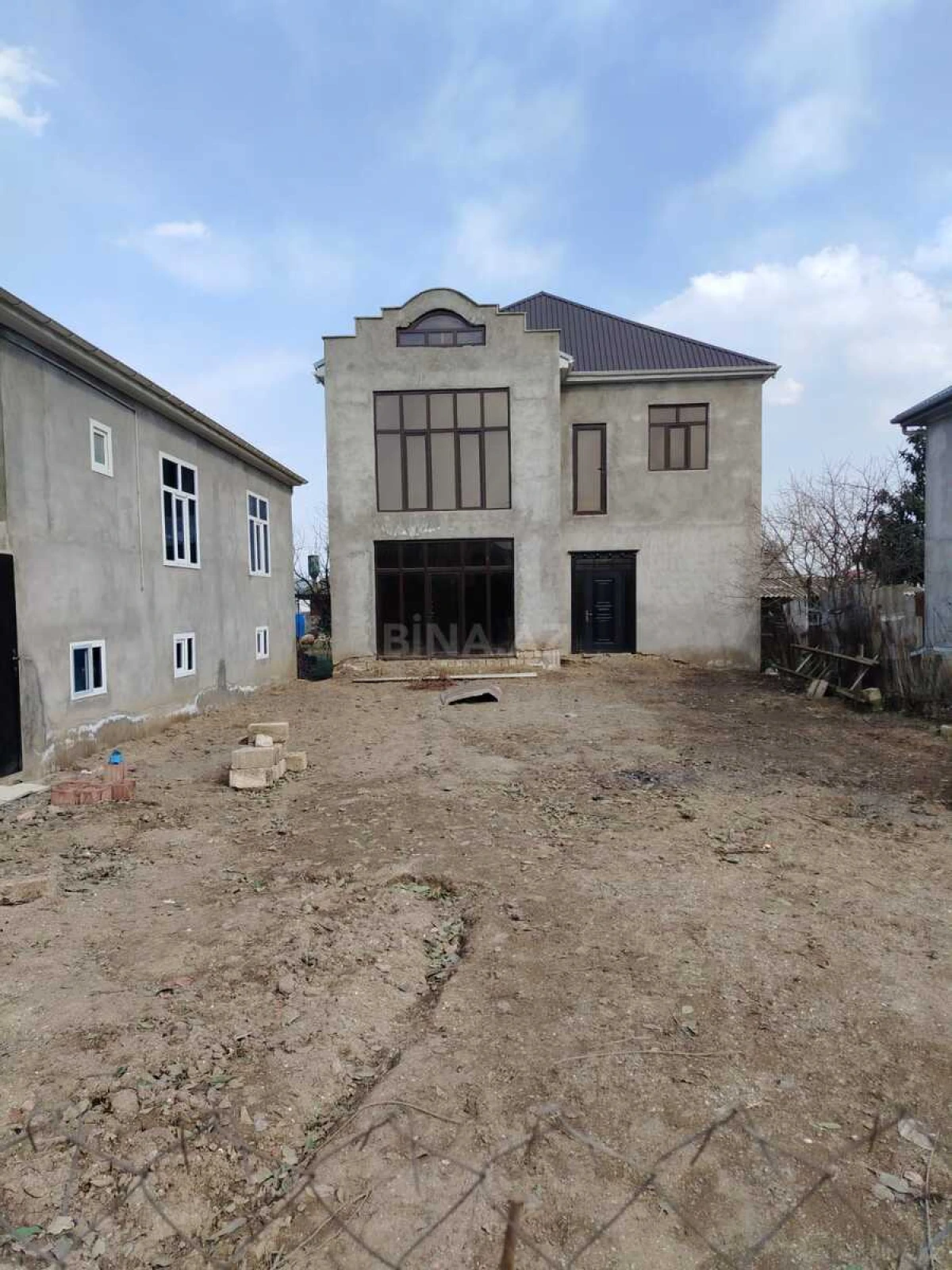 Satılır 5 otaqlı həyət evi 280 m²