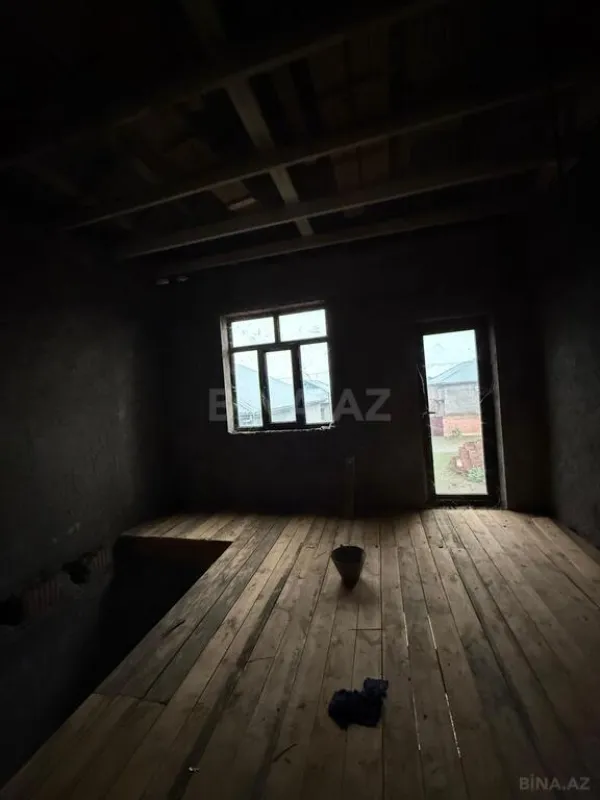 Satılır 5 otaqlı həyət evi 280 m²